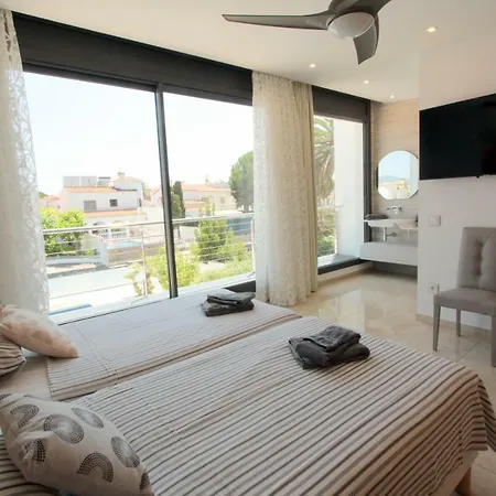 Leon Inmo Nicole - 10699 Villa Empuriabrava