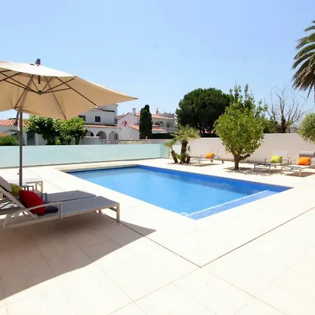 Leon Inmo Nicole - 10699 Villa